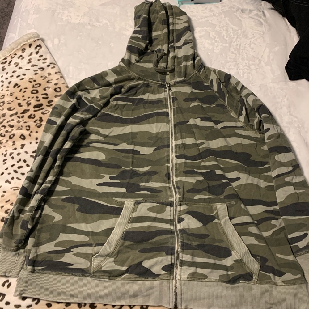 torrid camo zip up hoodie